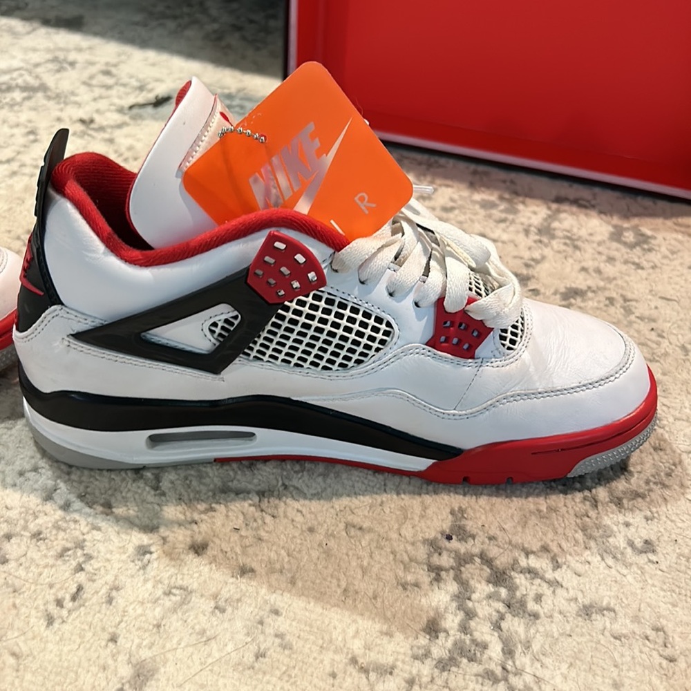 Jordan 4 Fire Reds - Picture 4 of 9